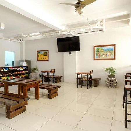 Hotel Reddoorz Near V Mapa Station Manila Zewnętrze zdjęcie