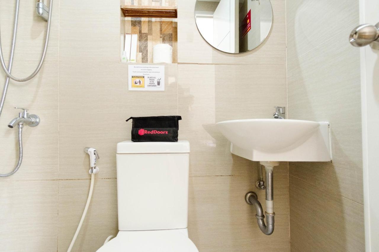 Hotel Reddoorz Near V Mapa Station Manila Zewnętrze zdjęcie